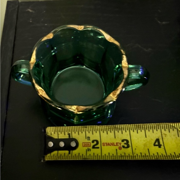 Elegant Green Glass Vase with Gold Accents - Picture 3 of 4